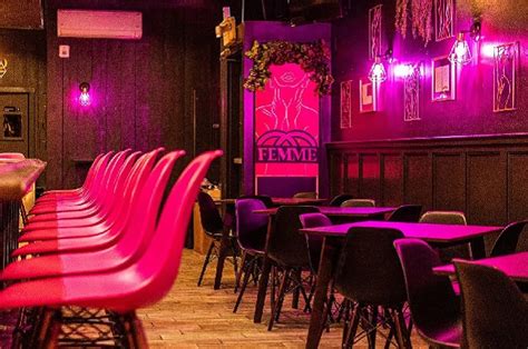 Best Gay & Lesbian Bars In Barcelona (LGBT Nightlife Guide)